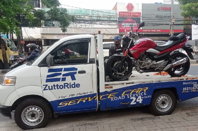 Pengiriman Motor dengan Truk